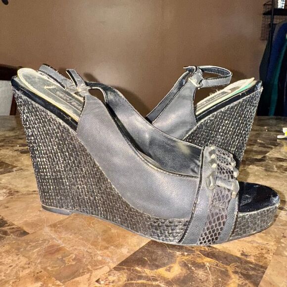 White House Black Market Embellished Wedge Heels - Size 7 - Picture 6 of 11